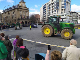 Imágenes de los tractores para la protesta agraria con tractores en Navarra.