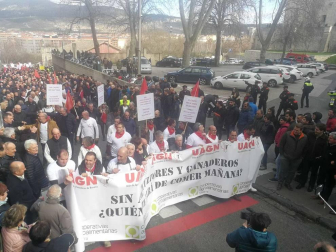 Imágenes de los tractores para la protesta agraria con tractores en Navarra.