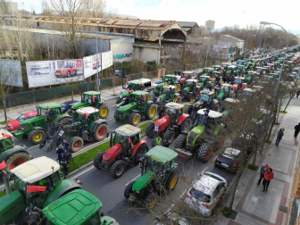 Imágenes de los tractores para la protesta agraria con tractores en Navarra.