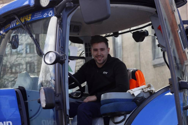 Rompieron su silencio y plantaron sus tractores en medio de la ciudad para gritar su dolor. Agricultores y ganaderos de distintas localidades de Navarra contaron sus preocupaciones porque quieren seguir viviendo de lo que más aman: el campo.