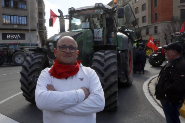 Rompieron su silencio y plantaron sus tractores en medio de la ciudad para gritar su dolor. Agricultores y ganaderos de distintas localidades de Navarra contaron sus preocupaciones porque quieren seguir viviendo de lo que más aman: el campo.