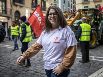 Rompieron su silencio y plantaron sus tractores en medio de la ciudad para gritar su dolor. Agricultores y ganaderos de distintas localidades de Navarra contaron sus preocupaciones porque quieren seguir viviendo de lo que más aman: el campo.