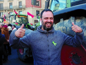 Rompieron su silencio y plantaron sus tractores en medio de la ciudad para gritar su dolor. Agricultores y ganaderos de distintas localidades de Navarra contaron sus preocupaciones porque quieren seguir viviendo de lo que más aman: el campo.