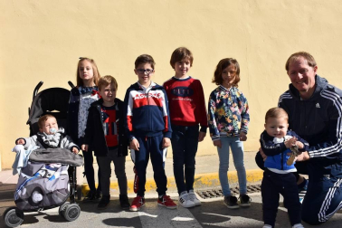 El Ayuntamiento de Valtierra ha organizado, con la colaboración de la sección del Club Filial Triatlón de Valtierra y la Federación Navarra de este deporte, la 8ª edición del Duatlón de Valtierra, una competición popular y federada que busca promover esta especialidad deportiva, que combina carrera y bicicleta. La prueba, que se celebró el domingo 16 de febrero, tuvo salida y meta en la calle Valle del Roncal y congregó a cerca de 250 atletas.
