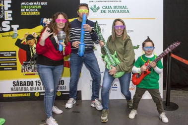 El pabellón Navarra Arena acogió el sábado 15 de febrero el evento 'Minimusic fest en marcha', un evento que gira alrededor de la música en directo pero que aglutina otras muchas actividades a su alrededor como juegos y talleres, mercado Ame & Art Market, hinchables, pintacaras, zona infantil de 0 a 3, fotomatón rockero, gastronomía, etc. Una auténtica fiesta para disfrutar en familia.