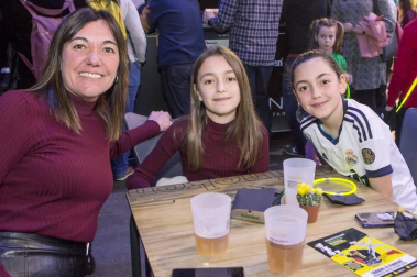 El pabellón Navarra Arena acogió el sábado 15 de febrero el evento 'Minimusic fest en marcha', un evento que gira alrededor de la música en directo pero que aglutina otras muchas actividades a su alrededor como juegos y talleres, mercado Ame & Art Market, hinchables, pintacaras, zona infantil de 0 a 3, fotomatón rockero, gastronomía, etc. Una auténtica fiesta para disfrutar en familia.