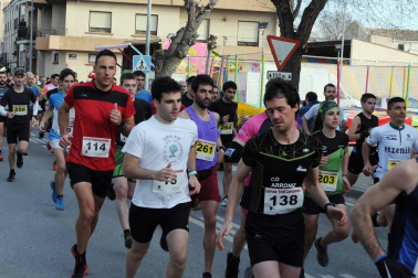 Carcastillo acogió el 16 de febrero la disputa del II Larrate Trail, prueba que en esta ocasión sirvió para decidir los campeones navarros de esta modalidad. Se organizaron dos recorridos en torno al Llano de Larrate, La Rabosera y la zona de Puyalato. El valedero para el título fue el de 21 km, pero también se pudo participar en otro de 10 km.
