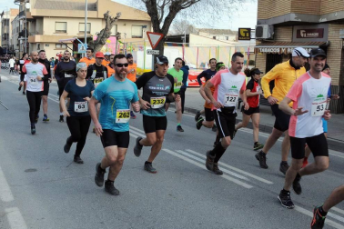 Carcastillo acogió el 16 de febrero la disputa del II Larrate Trail, prueba que en esta ocasión sirvió para decidir los campeones navarros de esta modalidad. Se organizaron dos recorridos en torno al Llano de Larrate, La Rabosera y la zona de Puyalato. El valedero para el título fue el de 21 km, pero también se pudo participar en otro de 10 km.