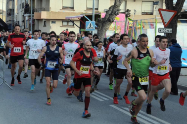 Carcastillo acogió el 16 de febrero la disputa del II Larrate Trail, prueba que en esta ocasión sirvió para decidir los campeones navarros de esta modalidad. Se organizaron dos recorridos en torno al Llano de Larrate, La Rabosera y la zona de Puyalato. El valedero para el título fue el de 21 km, pero también se pudo participar en otro de 10 km.