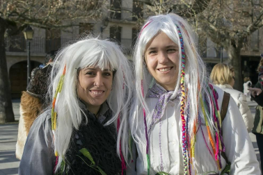 Tras la celebración de la noche de caldereros, los vecinos de Estella celebraron el segundo capítulo de sus carnavales el pasado fin de semana, en este caso dedicado a la tradición rural. ¡Click! acudió a la mañana, al reparto de caldico y salida del tradicional pasacalles de disfraces, protagonizado por los txikis, por las calles del centro.