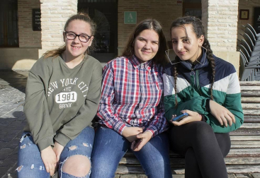 Tras la celebración de la noche de caldereros, los vecinos de Estella celebraron el segundo capítulo de sus carnavales el pasado fin de semana, en este caso dedicado a la tradición rural. ¡Click! acudió a la mañana, al reparto de caldico y salida del tradicional pasacalles de disfraces, protagonizado por los txikis, por las calles del centro.