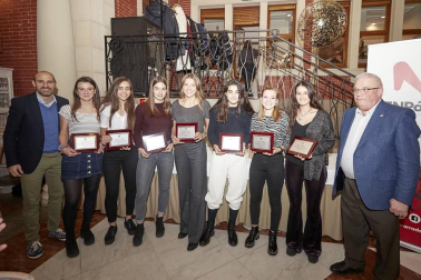 El pasado sábado tuvo lugar la Noche del pádel navarro 2020 en el restaurante El Colegio con la presencia de casi 90 personas. En ella se entregaron los premios de la temporada, que coronaron a Jon Sanz y Marta Sexmilo como los mejores jugadores de la temporada.