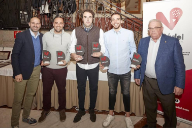 El pasado sábado tuvo lugar la Noche del pádel navarro 2020 en el restaurante El Colegio con la presencia de casi 90 personas. En ella se entregaron los premios de la temporada, que coronaron a Jon Sanz y Marta Sexmilo como los mejores jugadores de la temporada.