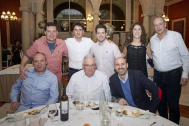El pasado sábado tuvo lugar la Noche del pádel navarro 2020 en el restaurante El Colegio con la presencia de casi 90 personas. En ella se entregaron los premios de la temporada, que coronaron a Jon Sanz y Marta Sexmilo como los mejores jugadores de la temporada.
