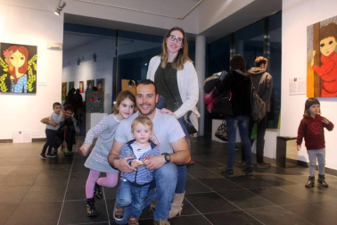 Teatro Paraíso llevo al escenario de la Casa de Cultura María de Maeztu de Berrioplano su obra 'Xocolat'. Una divertida sesión de teatro infantil en la que los más pequeños pudieron disfrutar de una peculiar 'batalla' dulce entre una chocolatera amante de la rutina y otra más curiosa e inquieta.