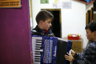 Galería de fotos de la Escuela de Música Orreaga nació a mediados de los 80 en Aezkoa y hoy, en sus cinco sedes de Garralda, Espinal, Zubiri, Olloki y Artica, aglutina a 634 alumnos.