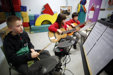Galería de fotos de la Escuela de Música Orreaga nació a mediados de los 80 en Aezkoa y hoy, en sus cinco sedes de Garralda, Espinal, Zubiri, Olloki y Artica, aglutina a 634 alumnos.