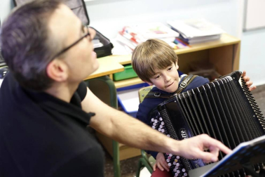 Galería de fotos de la Escuela de Música Orreaga nació a mediados de los 80 en Aezkoa y hoy, en sus cinco sedes de Garralda, Espinal, Zubiri, Olloki y Artica, aglutina a 634 alumnos.