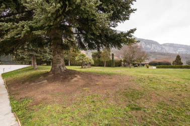 A las faldas del cabezón de Echauri, casi 4.000 m2 de terreno en Ciriza alojan esta propiedad especial y única.