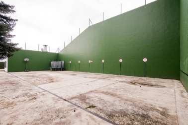 A las faldas del cabezón de Echauri, casi 4.000 m2 de terreno en Ciriza alojan esta propiedad especial y única.