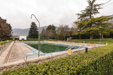 A las faldas del cabezón de Echauri, casi 4.000 m2 de terreno en Ciriza alojan esta propiedad especial y única.