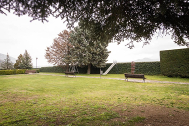 A las faldas del cabezón de Echauri, casi 4.000 m2 de terreno en Ciriza alojan esta propiedad especial y única.