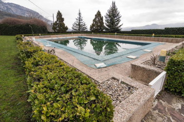 A las faldas del cabezón de Echauri, casi 4.000 m2 de terreno en Ciriza alojan esta propiedad especial y única.