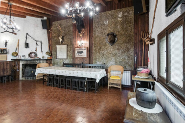 A las faldas del cabezón de Echauri, casi 4.000 m2 de terreno en Ciriza alojan esta propiedad especial y única.