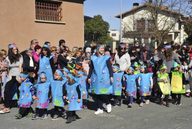 Imágenes del Carnaval Escolar de Tafalla en el que participaron los escolares de Educación Infantil y Primaria del colegio público Marqués de la Real Defensa, ikastola Garcés de los Fayos y Escolapios