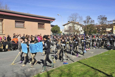 Imágenes del Carnaval Escolar de Tafalla en el que participaron los escolares de Educación Infantil y Primaria del colegio público Marqués de la Real Defensa, ikastola Garcés de los Fayos y Escolapios