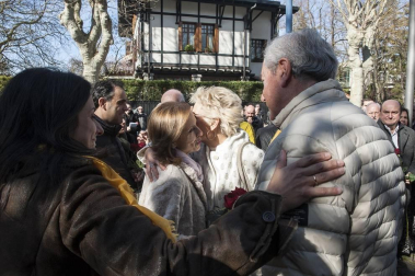Familiares, amigos e instituciones participaron este sábado 22 de febrero en Vitoria en un acto en memoria al exedil socialista Fernando Buesa y a su escolta, Jorge Díaz, con motivo del 20 aniversario de su asesinato a manos de la banda terrorista ETA,