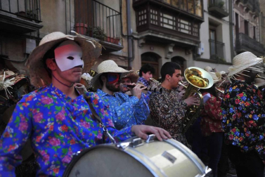 Galería de fotos del Carnaval celebrado el sábado 22 de febrero en Olite