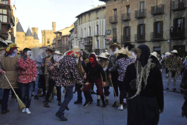 Galería de fotos del Carnaval celebrado el sábado 22 de febrero en Olite