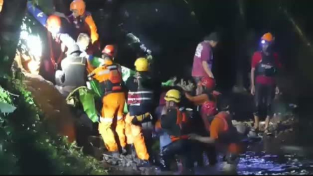 Vídeo | La crecida de un río en Indonesia causa la muerte de ocho estudiantes