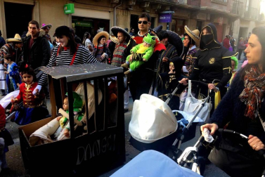 Galería de fotos del Carnaval celebrado el domingo 23 de febrero en Tafalla