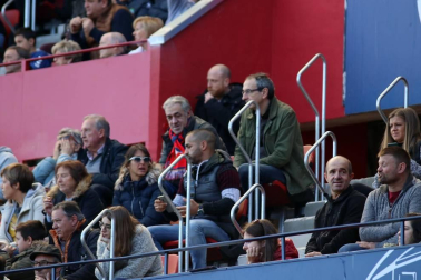 Galería de fotos de la afición congregada en El Sadar durante el partido Osasuna-Granada.