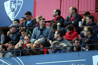Galería de fotos de la afición congregada en El Sadar durante el partido Osasuna-Granada.