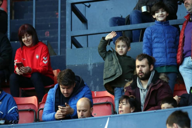 Galería de fotos de la afición congregada en El Sadar durante el partido Osasuna-Granada.