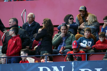 Galería de fotos de la afición congregada en El Sadar durante el partido Osasuna-Granada.