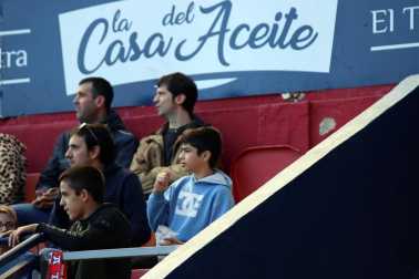 Galería de fotos de la afición congregada en El Sadar durante el partido Osasuna-Granada.
