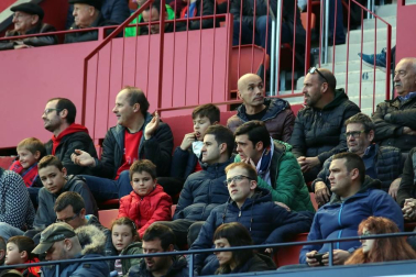 Galería de fotos de la afición congregada en El Sadar durante el partido Osasuna-Granada.
