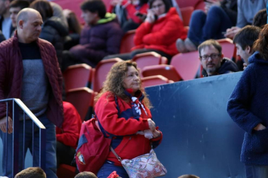 Galería de fotos de la afición congregada en El Sadar durante el partido Osasuna-Granada.