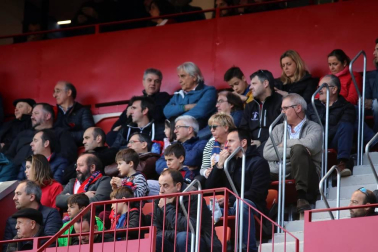 Galería de fotos de la afición congregada en El Sadar durante el partido Osasuna-Granada.