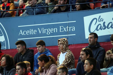 Galería de fotos de la afición congregada en El Sadar durante el partido Osasuna-Granada.