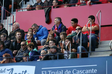 Galería de fotos de la afición congregada en El Sadar durante el partido Osasuna-Granada.