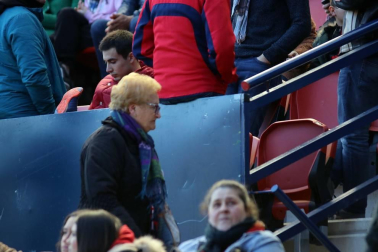 Galería de fotos de la afición congregada en El Sadar durante el partido Osasuna-Granada.