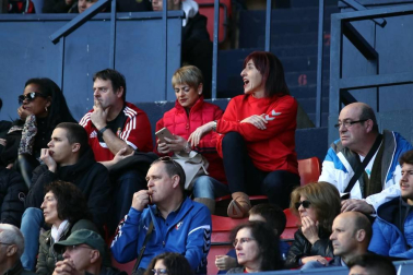 Galería de fotos de la afición congregada en El Sadar durante el partido Osasuna-Granada.