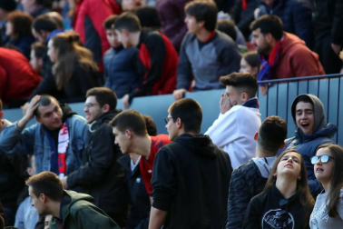 Galería de fotos de la afición congregada en El Sadar durante el partido Osasuna-Granada.