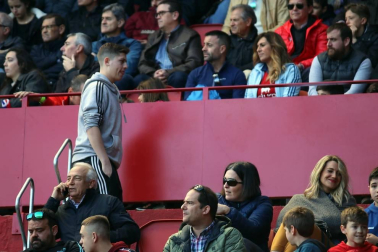 Galería de fotos de la afición congregada en El Sadar durante el partido Osasuna-Granada.