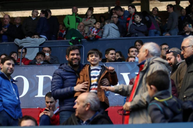 Galería de fotos de la afición congregada en El Sadar durante el partido Osasuna-Granada.